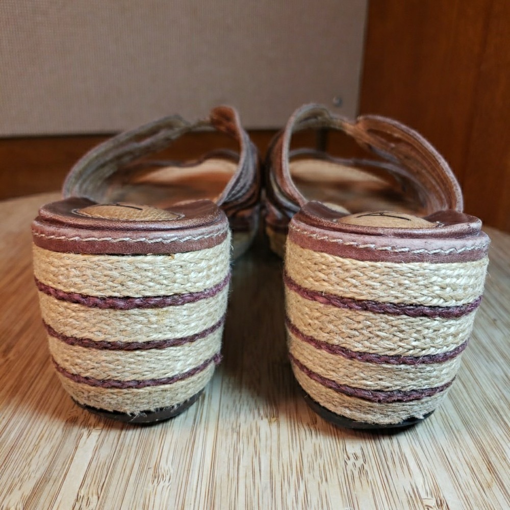 Vintage CLARKS ARTISAN Woman's Size 8M Brown Leather Espadrille Wedge Sandals - Picture 7 of 13
